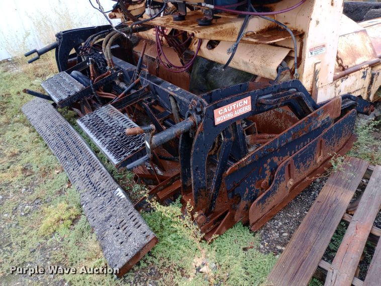 image for item DH1423 Mauldin 690E paver