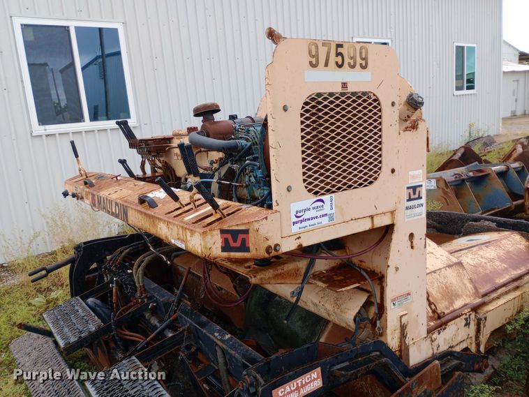 image for item DH1423 Mauldin 690E paver