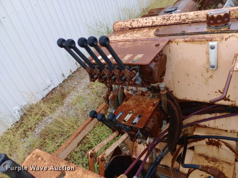 image for item DH1423 Mauldin 690E paver