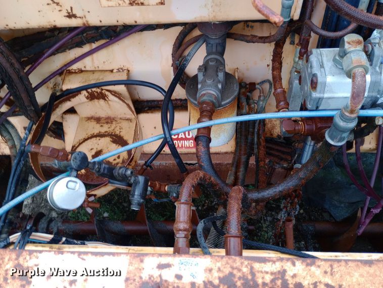 image for item DH1423 Mauldin 690E paver