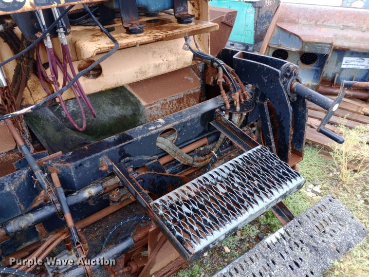 image for item DH1423 Mauldin 690E paver