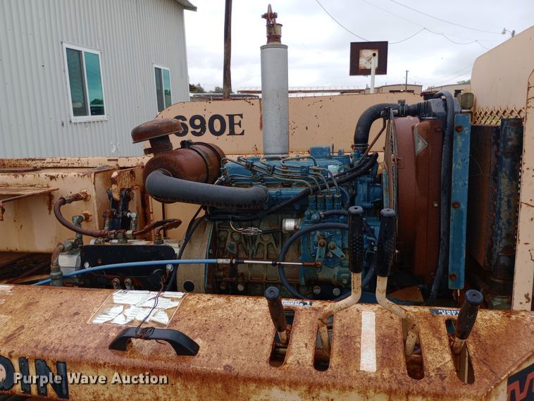 image for item DH1423 Mauldin 690E paver