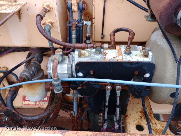 image for item DH1423 Mauldin 690E paver