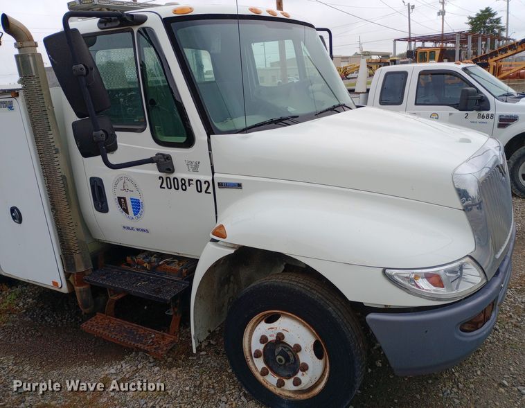 image for item DH1439 2008 International  4300 utility / service truck