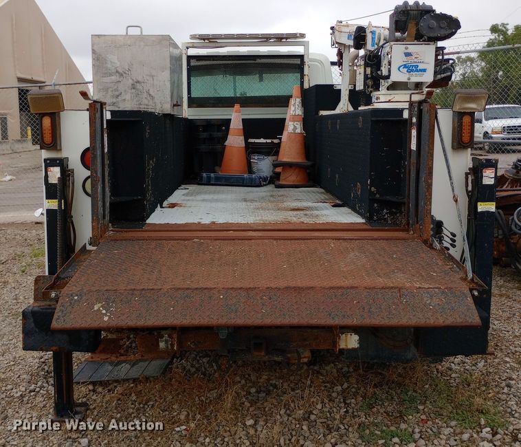 image for item DH1439 2008 International  4300 utility / service truck