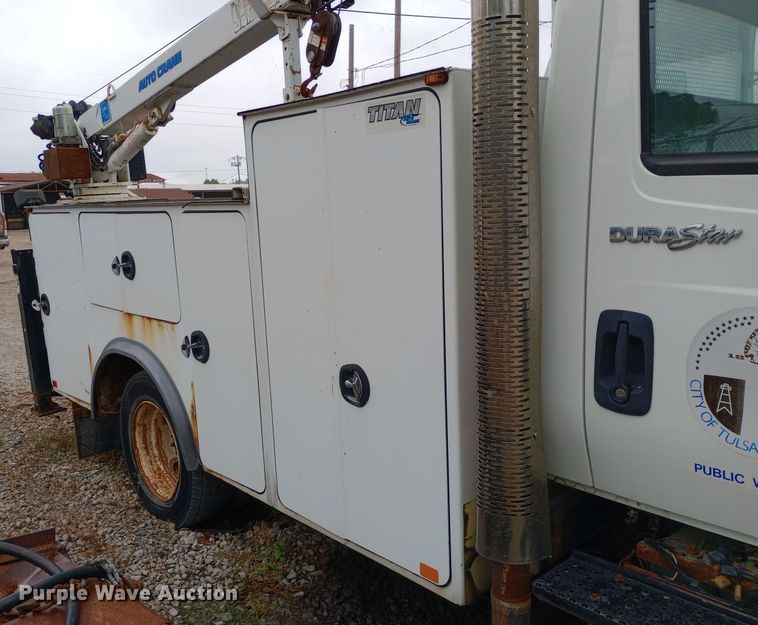 image for item DH1439 2008 International  4300 utility / service truck