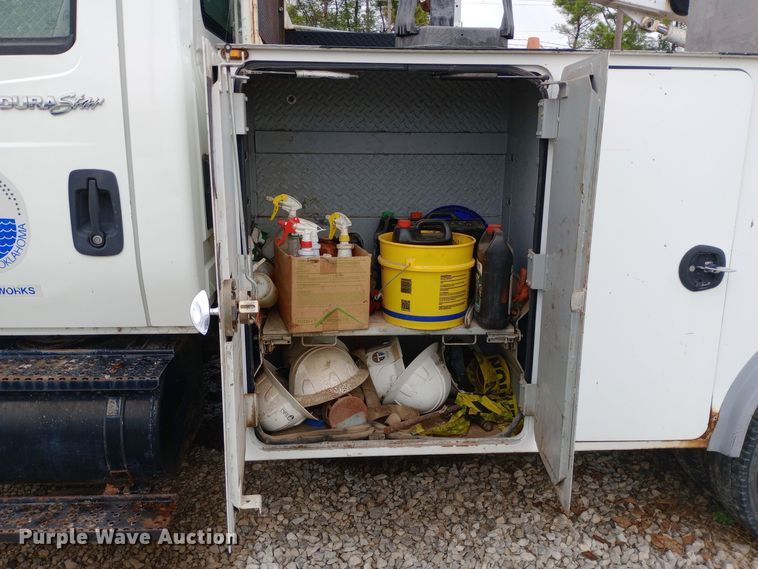 image for item DH1439 2008 International  4300 utility / service truck