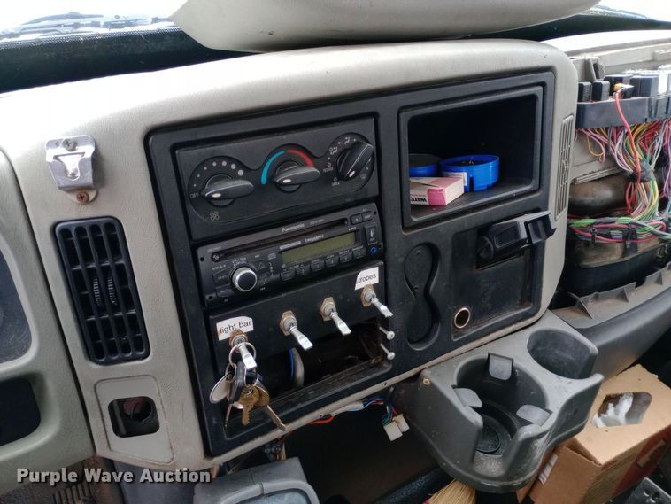 image for item DH1439 2008 International  4300 utility / service truck