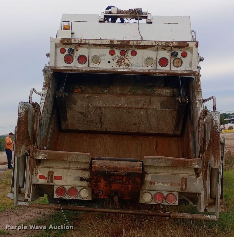 image for item DH1442 2011 International WorkStar 7300 refuse truck
