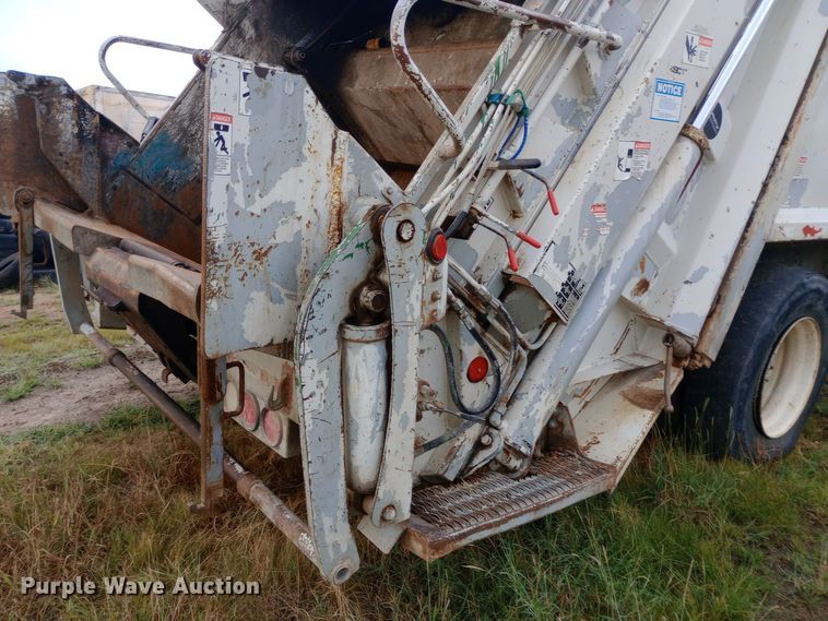 image for item DH1442 2011 International WorkStar 7300 refuse truck