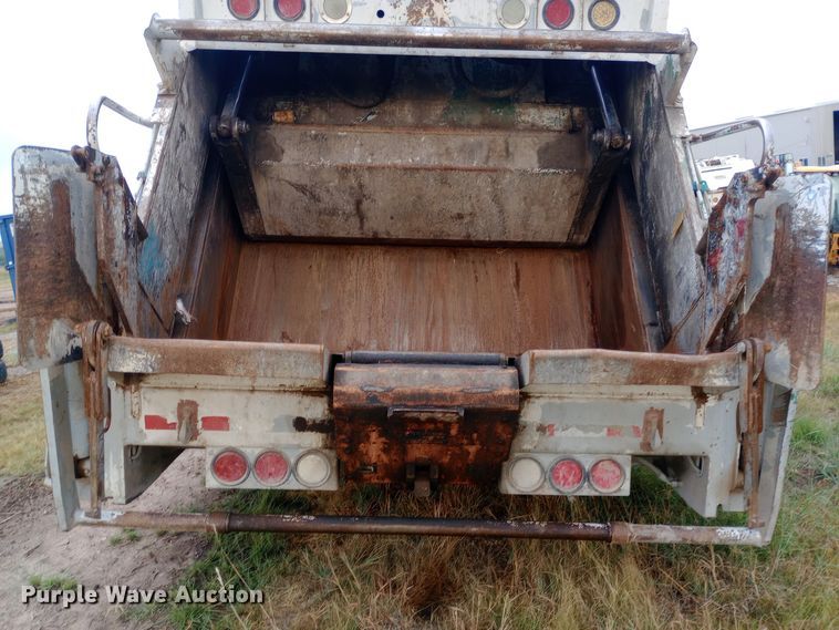 image for item DH1442 2011 International WorkStar 7300 refuse truck