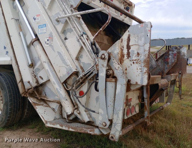 image for item DH1442 2011 International WorkStar 7300 refuse truck