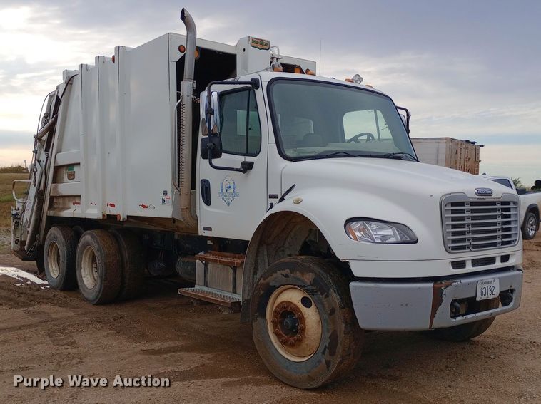 image for item DH1443 2006 Freightliner Business Class M2 refuse truck