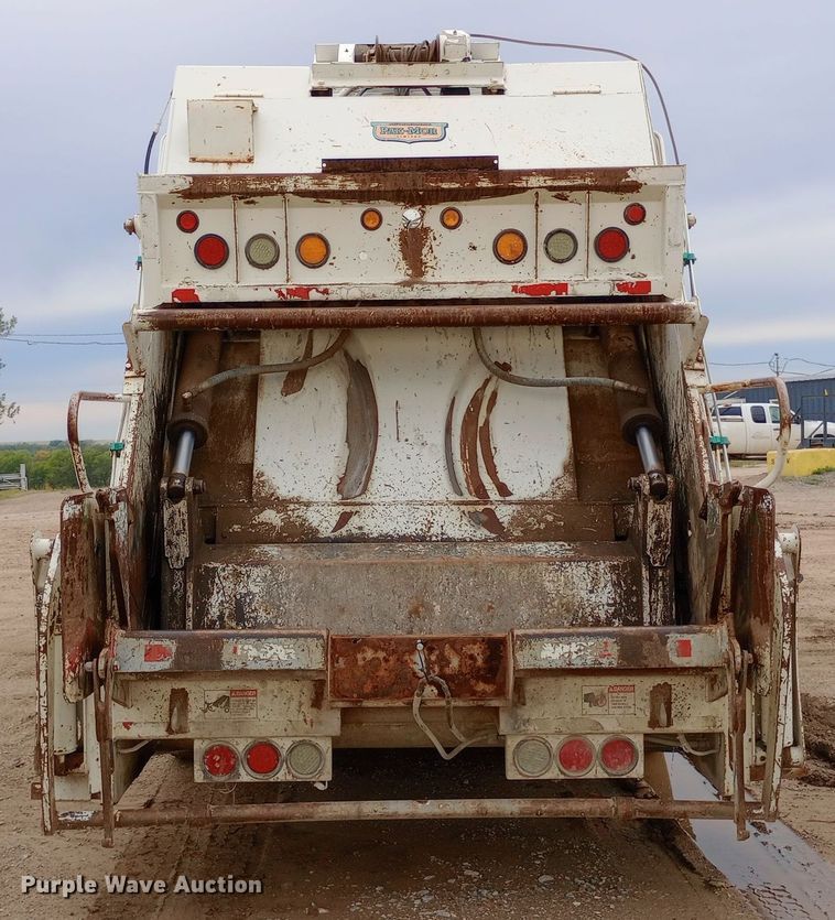 image for item DH1443 2006 Freightliner Business Class M2 refuse truck