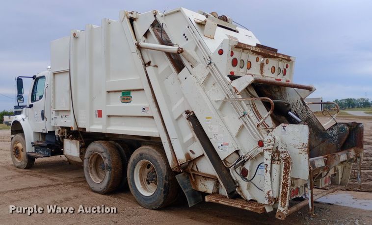 image for item DH1443 2006 Freightliner Business Class M2 refuse truck