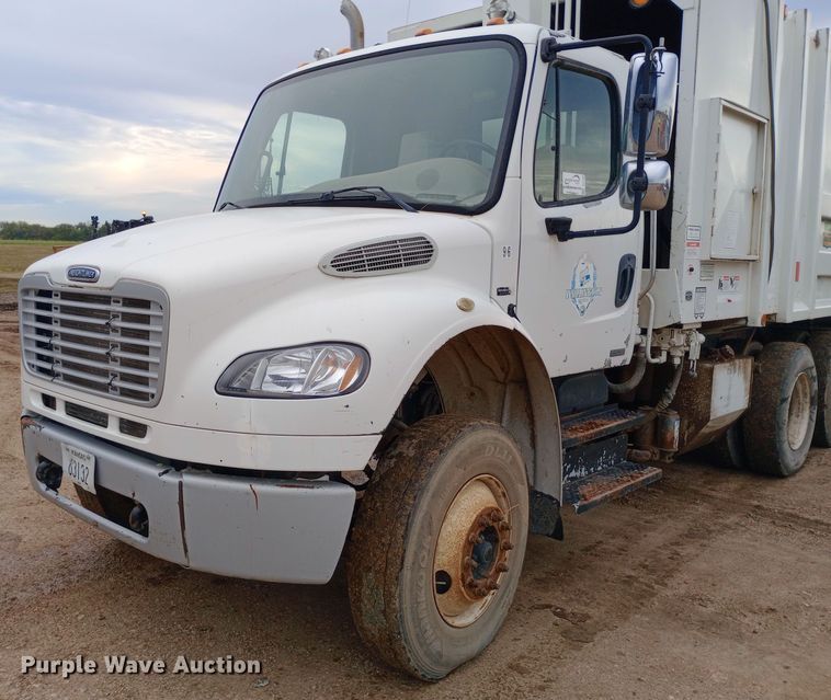 image for item DH1443 2006 Freightliner Business Class M2 refuse truck