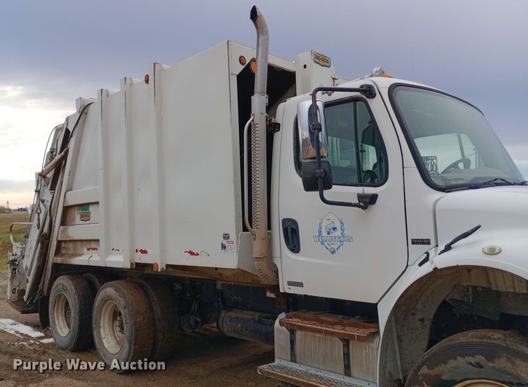 image for item DH1443 2006 Freightliner Business Class M2 refuse truck