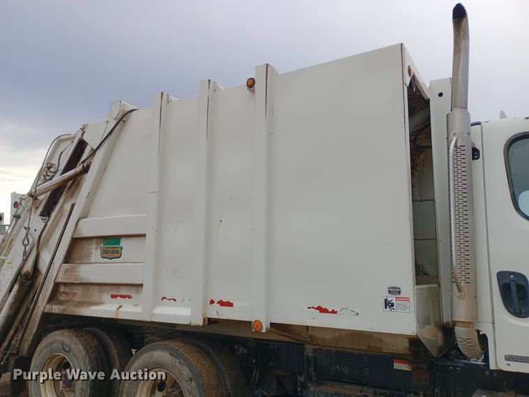 image for item DH1443 2006 Freightliner Business Class M2 refuse truck