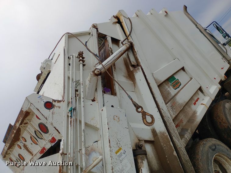 image for item DH1443 2006 Freightliner Business Class M2 refuse truck