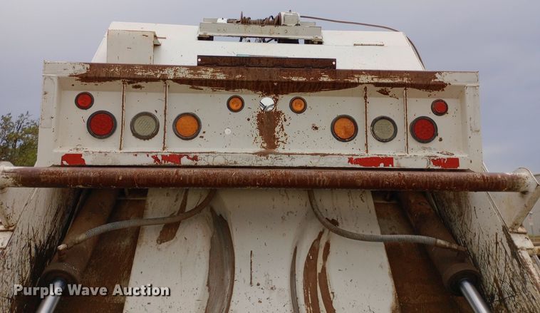 image for item DH1443 2006 Freightliner Business Class M2 refuse truck