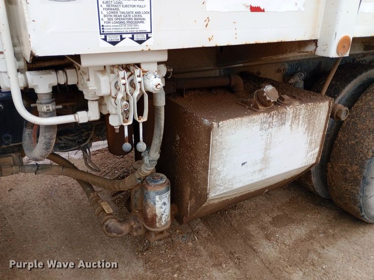 image for item DH1443 2006 Freightliner Business Class M2 refuse truck