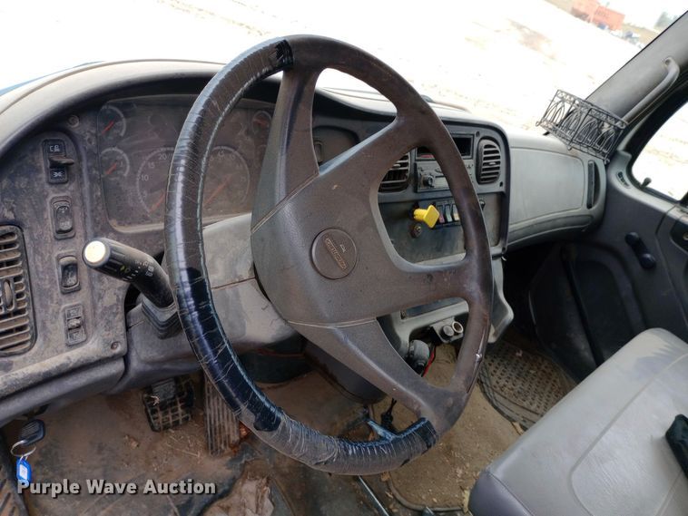 image for item DH1443 2006 Freightliner Business Class M2 refuse truck