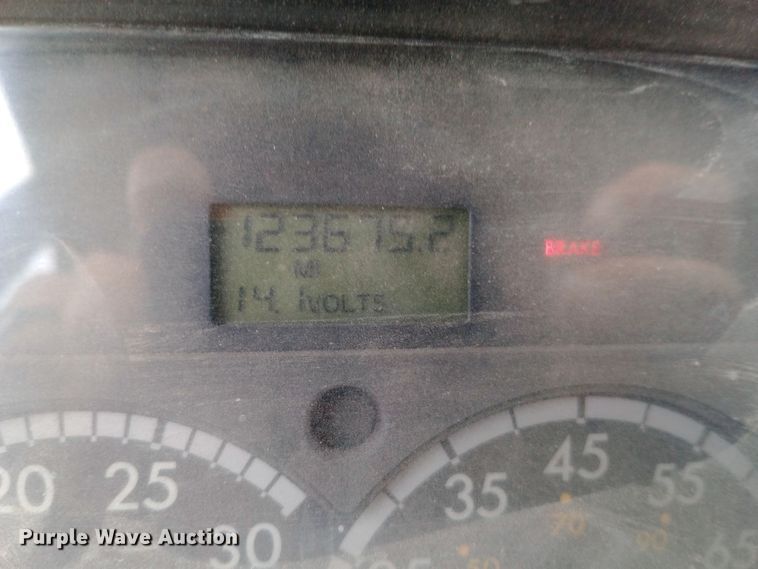 image for item DH1443 2006 Freightliner Business Class M2 refuse truck