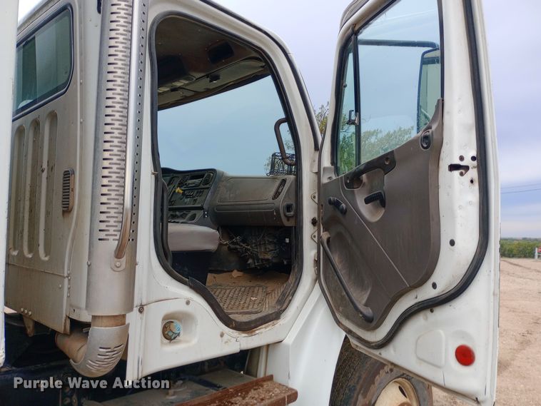 image for item DH1443 2006 Freightliner Business Class M2 refuse truck