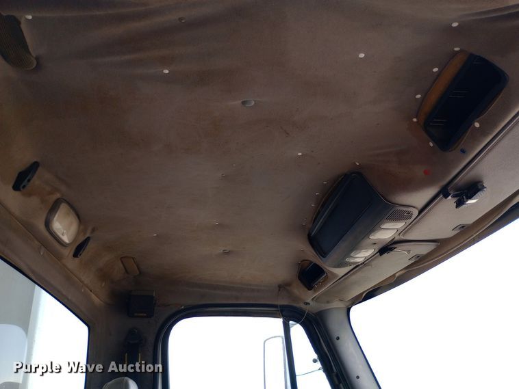 image for item DH1443 2006 Freightliner Business Class M2 refuse truck