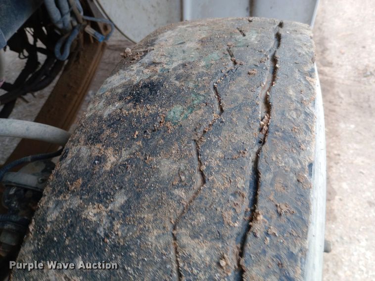 image for item DH1443 2006 Freightliner Business Class M2 refuse truck