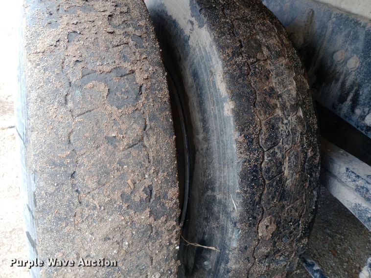 image for item DH1443 2006 Freightliner Business Class M2 refuse truck