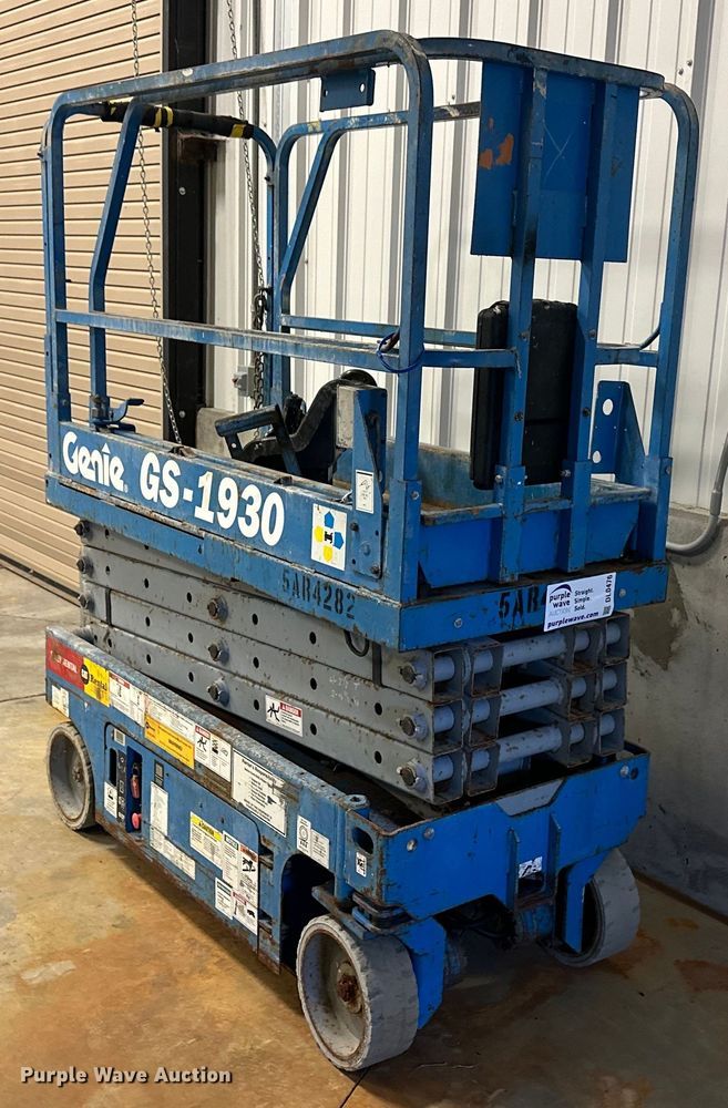 image for item DL0476 Genie GS-1930 scissor lift