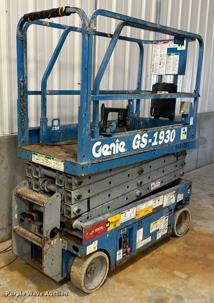 image for item DL0476 Genie GS-1930 scissor lift