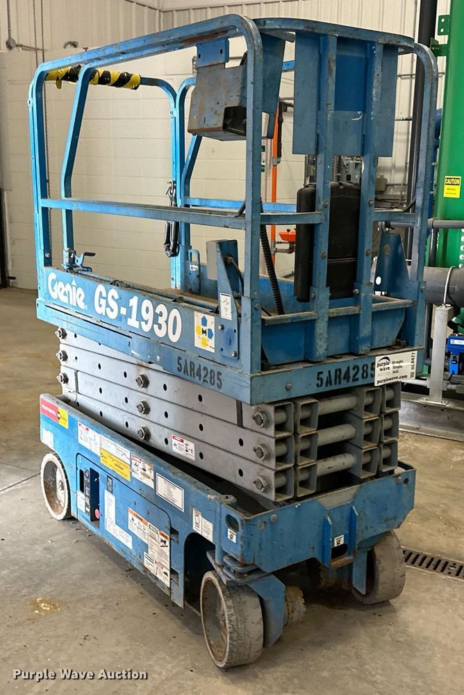 image for item DL0477 Genie GS-1930 scissor lift
