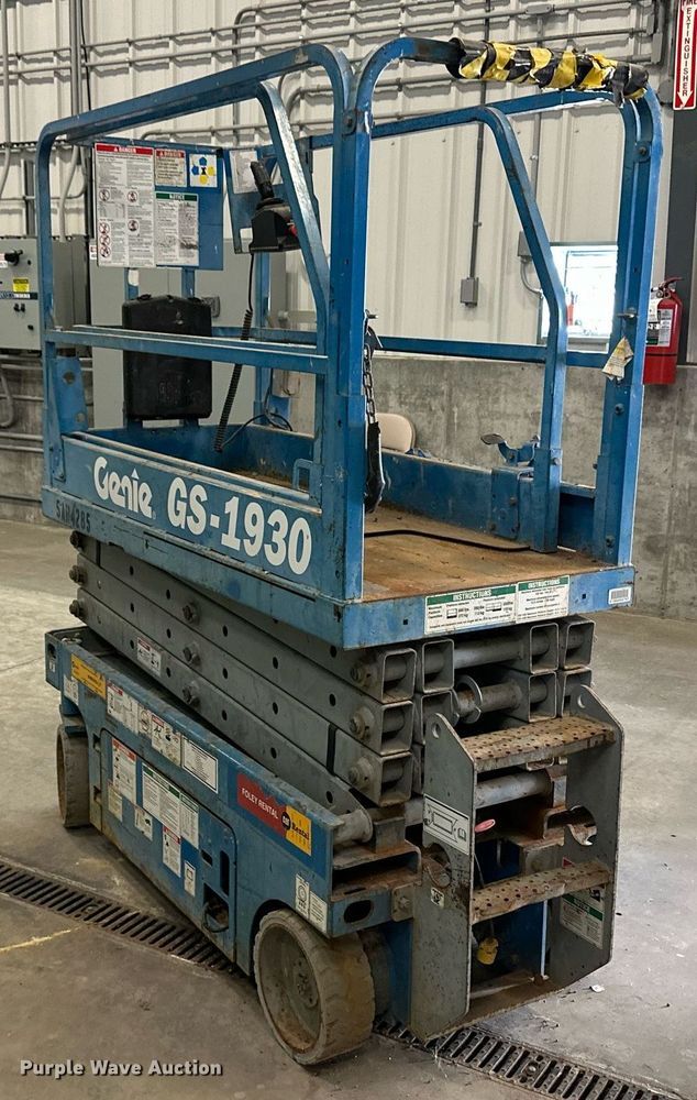 image for item DL0477 Genie GS-1930 scissor lift