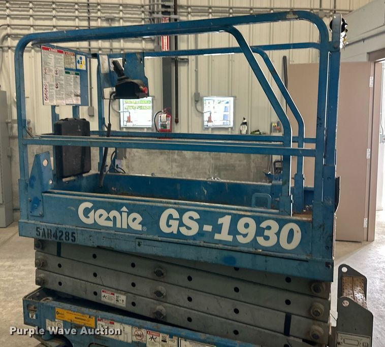 image for item DL0477 Genie GS-1930 scissor lift