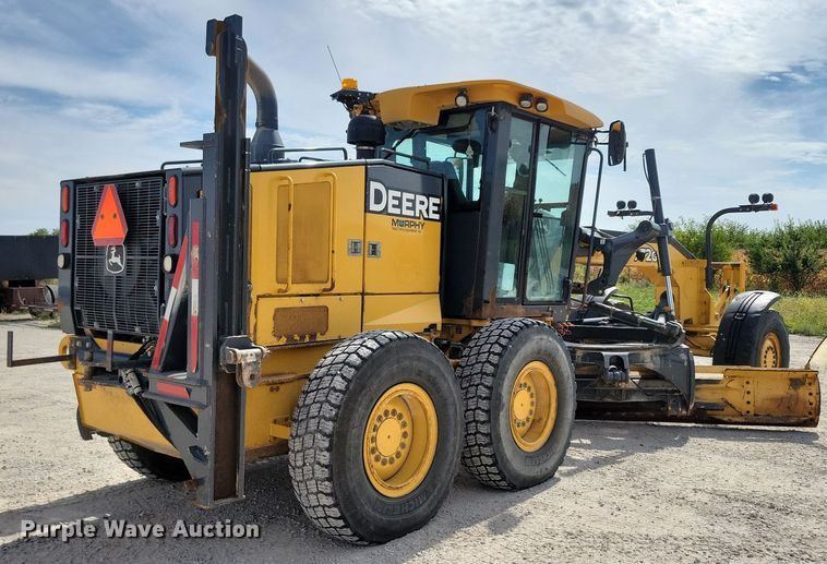 image for item DN3537 2013 John Deere 772G motor grader