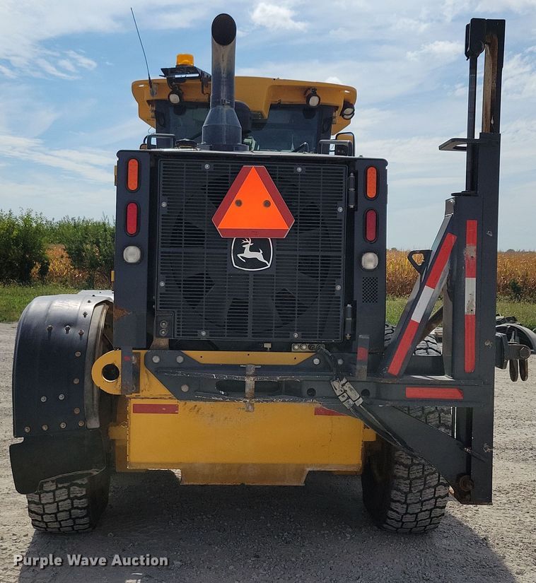 image for item DN3537 2013 John Deere 772G motor grader