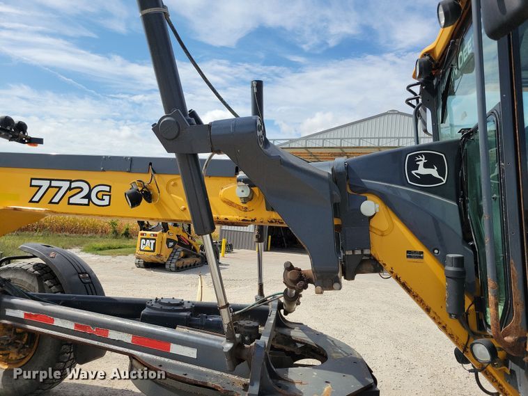 image for item DN3537 2013 John Deere 772G motor grader
