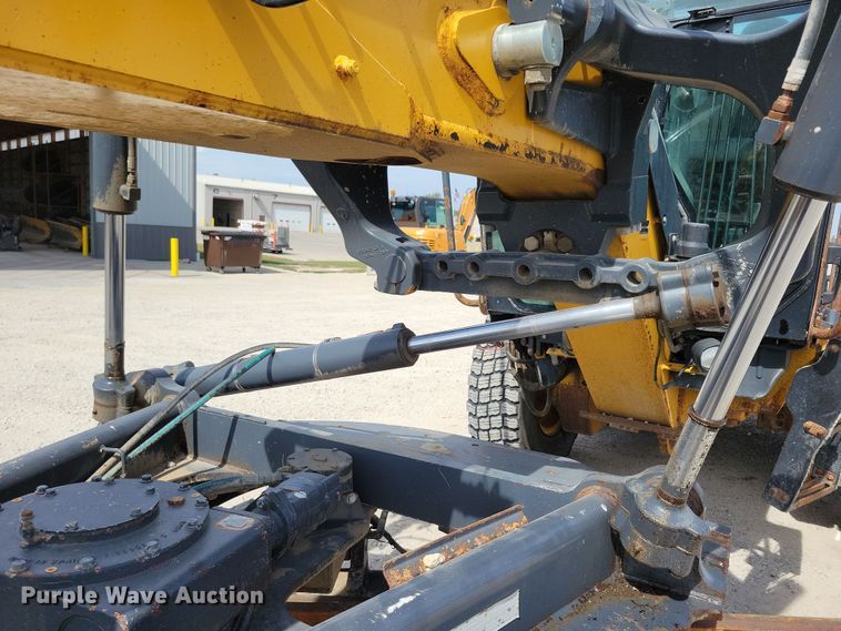 image for item DN3537 2013 John Deere 772G motor grader