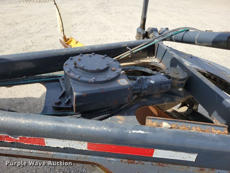 image for item DN3537 2013 John Deere 772G motor grader