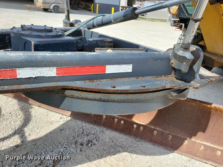 image for item DN3537 2013 John Deere 772G motor grader