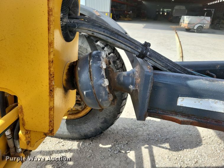 image for item DN3537 2013 John Deere 772G motor grader