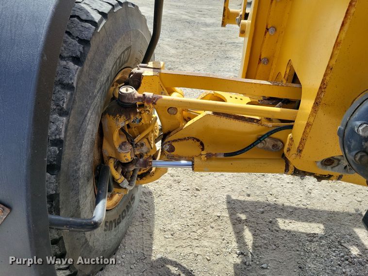 image for item DN3537 2013 John Deere 772G motor grader