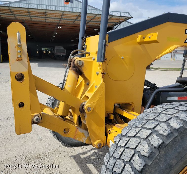 image for item DN3537 2013 John Deere 772G motor grader