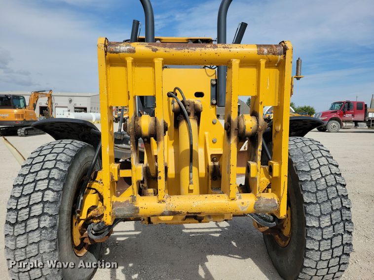 image for item DN3537 2013 John Deere 772G motor grader