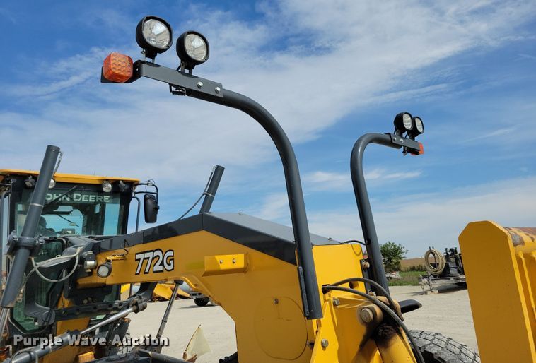 image for item DN3537 2013 John Deere 772G motor grader