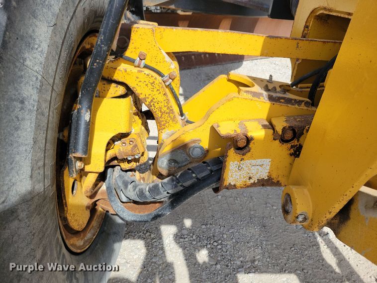 image for item DN3537 2013 John Deere 772G motor grader