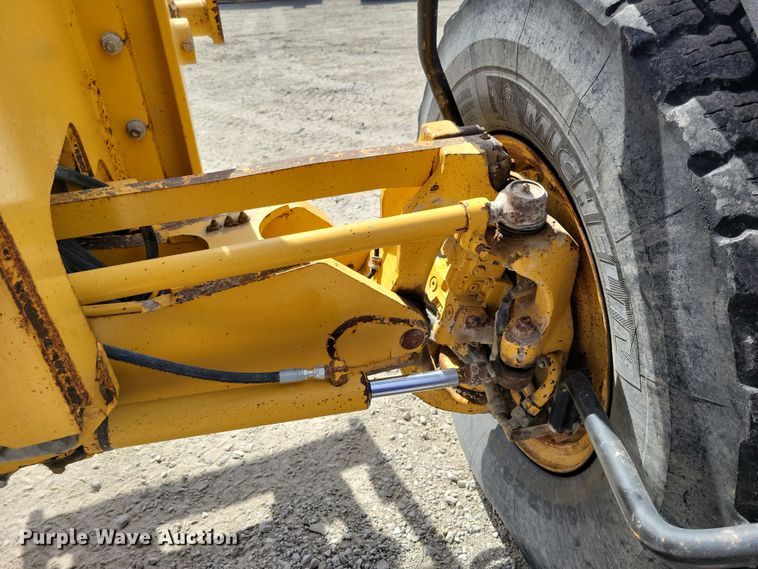 image for item DN3537 2013 John Deere 772G motor grader