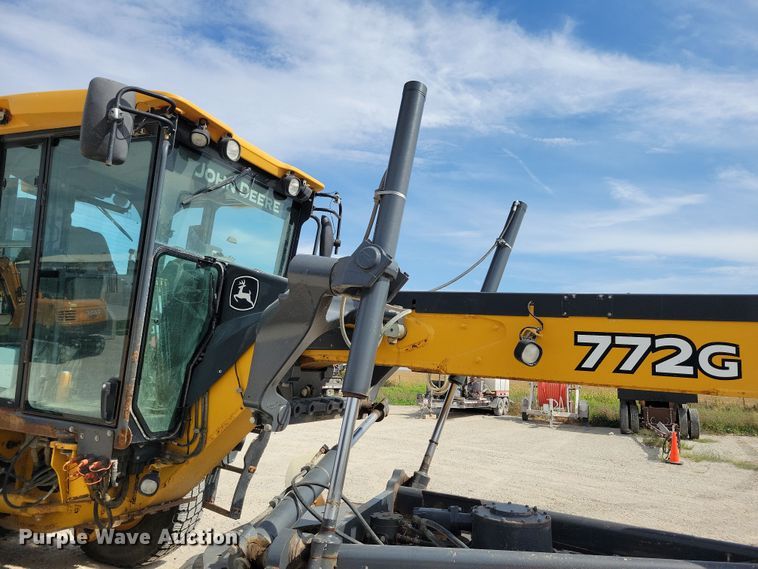 image for item DN3537 2013 John Deere 772G motor grader
